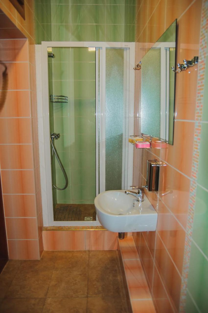 Hostel Stozhary Ternopil Exterior foto